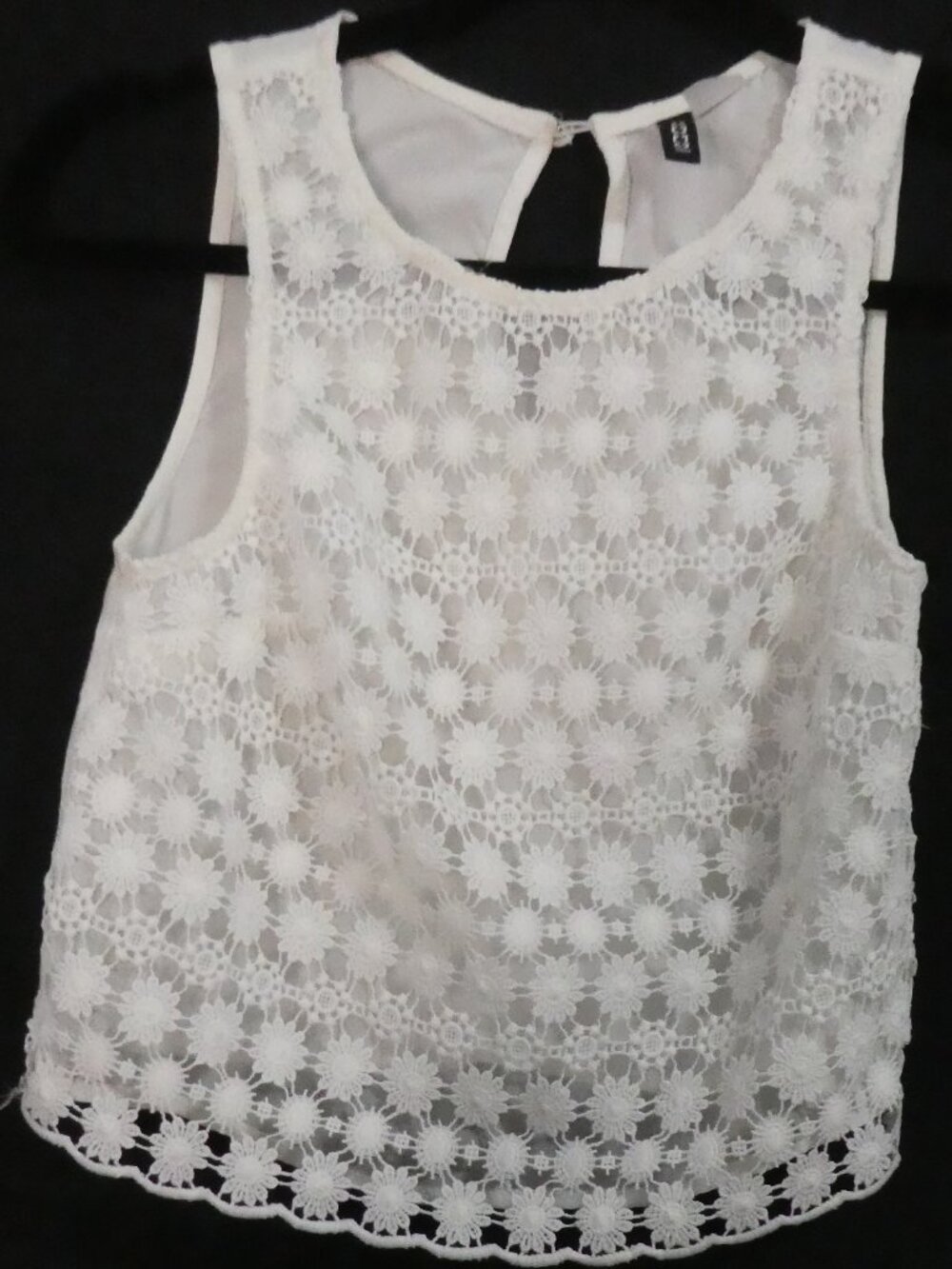 DIVIDED H&M White Floral Daisy Lace Crop Top - Size 2